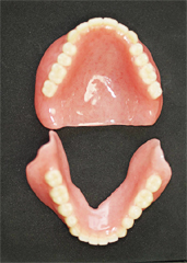 症例１ 審美的・機能的改善した義歯